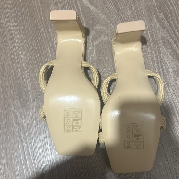 BRAND NEW Never Worn Jonathon Simkhai heel - Picture 6 of 6